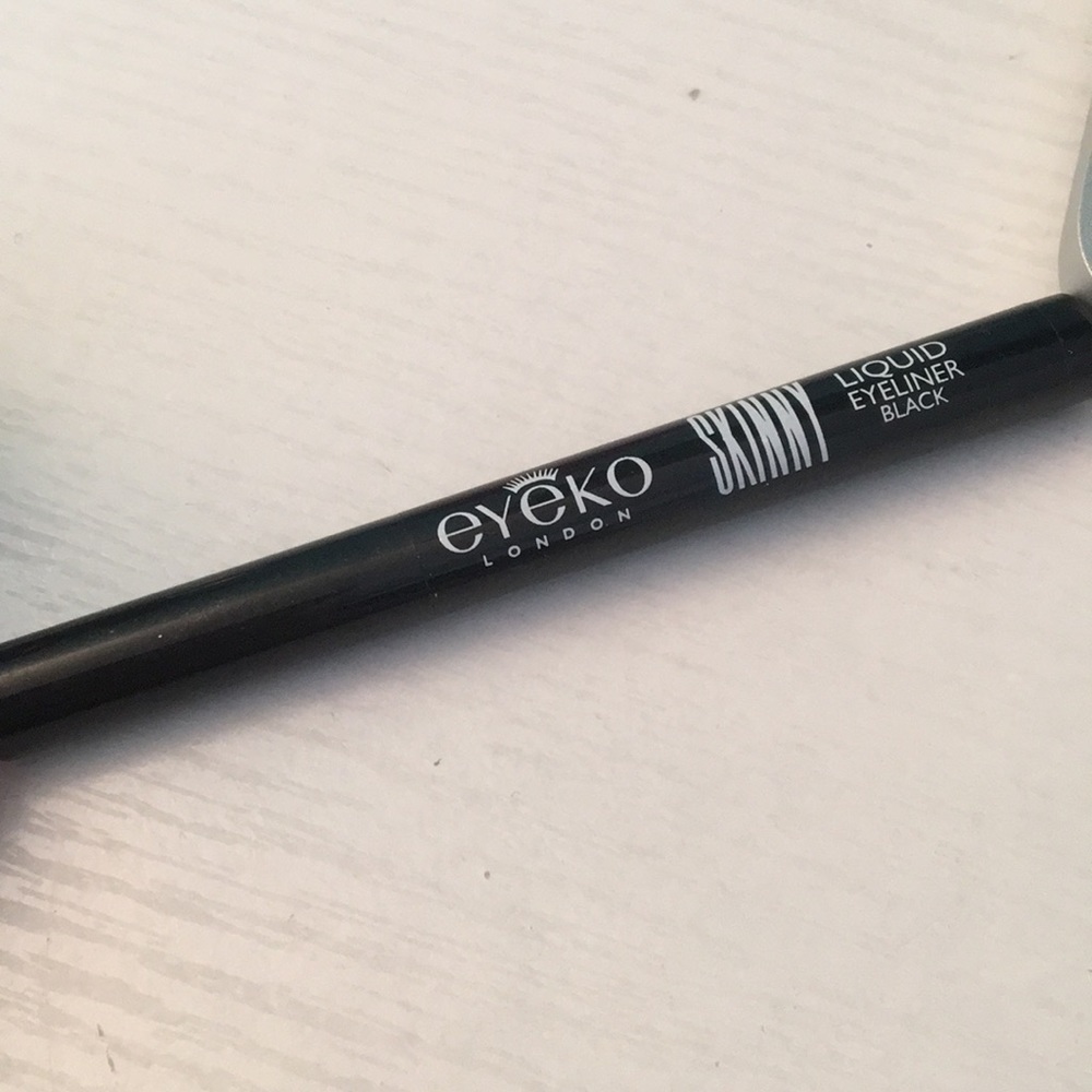 Liquid eyeliner, very precise smudge proof 4”
